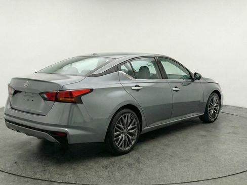 Used 2025 Nissan Altima 2.5 SV FWD image 9
