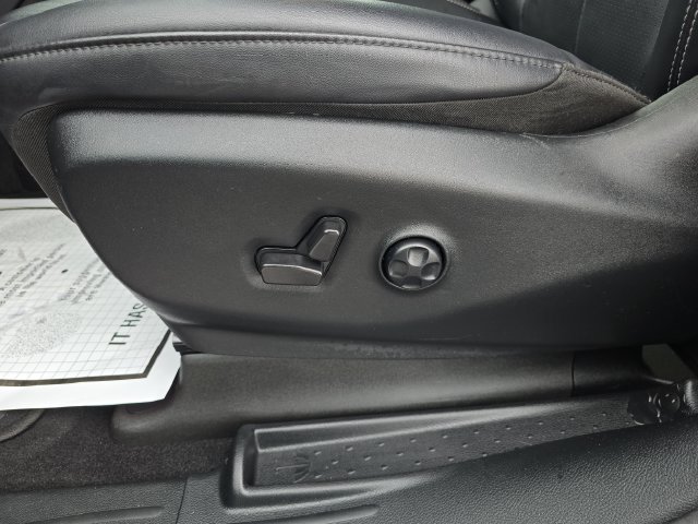Used 2025 Chrysler Pacifica Select FWD image 29
