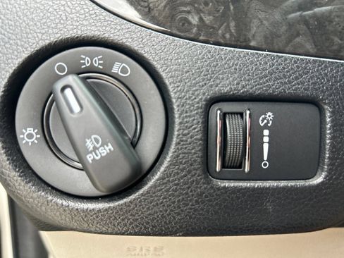 Used 2013 Dodge Grand Caravan SXT w/ UConnect Hands-Free Group FWD image 25