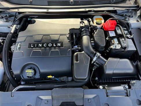Used 2013 Lincoln MKS FWD image 32