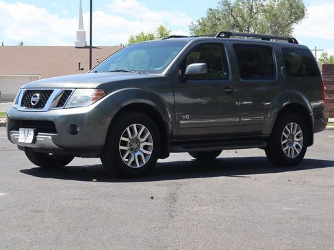 Used 2008 Nissan Pathfinder LE w/ Navigation Pkg AWD/4WD image 11
