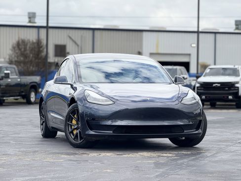 Used 2019 Tesla Model 3 Standard Range Plus image 3