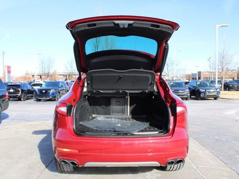 Used 2020 Maserati Levante S GranLusso image 9