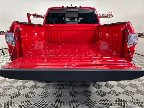 Used 2024 Nissan Titan SV w/ SV Convenience Package image 30