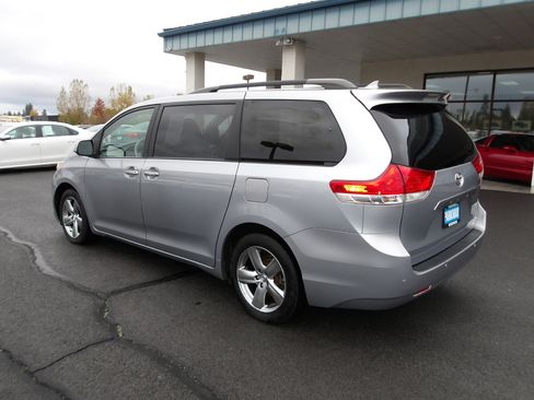 Used 2014 Toyota Sienna Limited image 3
