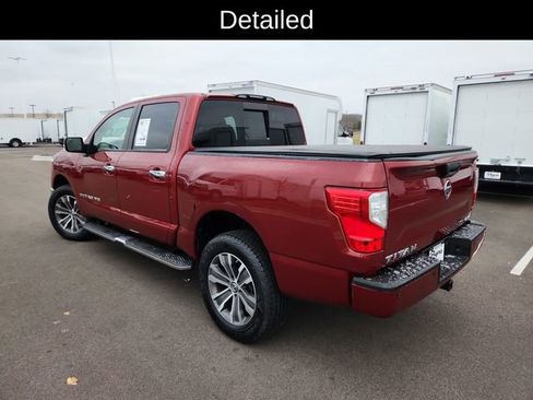 Used 2018 Nissan Titan SL image 5