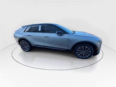 Used 2025 Cadillac Lyriq Sport image 9