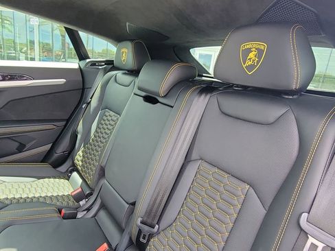 Used 2020 Lamborghini Urus image 15