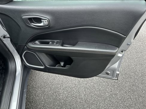 Used 2019 Jeep Compass Latitude w/ Popular Equipment Group image 15