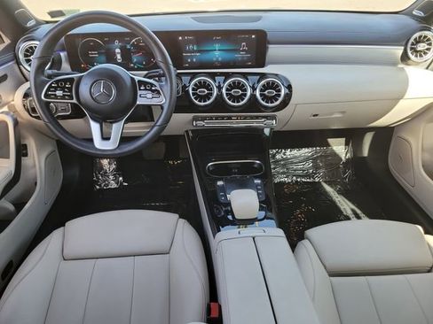 Used 2021 Mercedes-Benz CLA 250 image 4