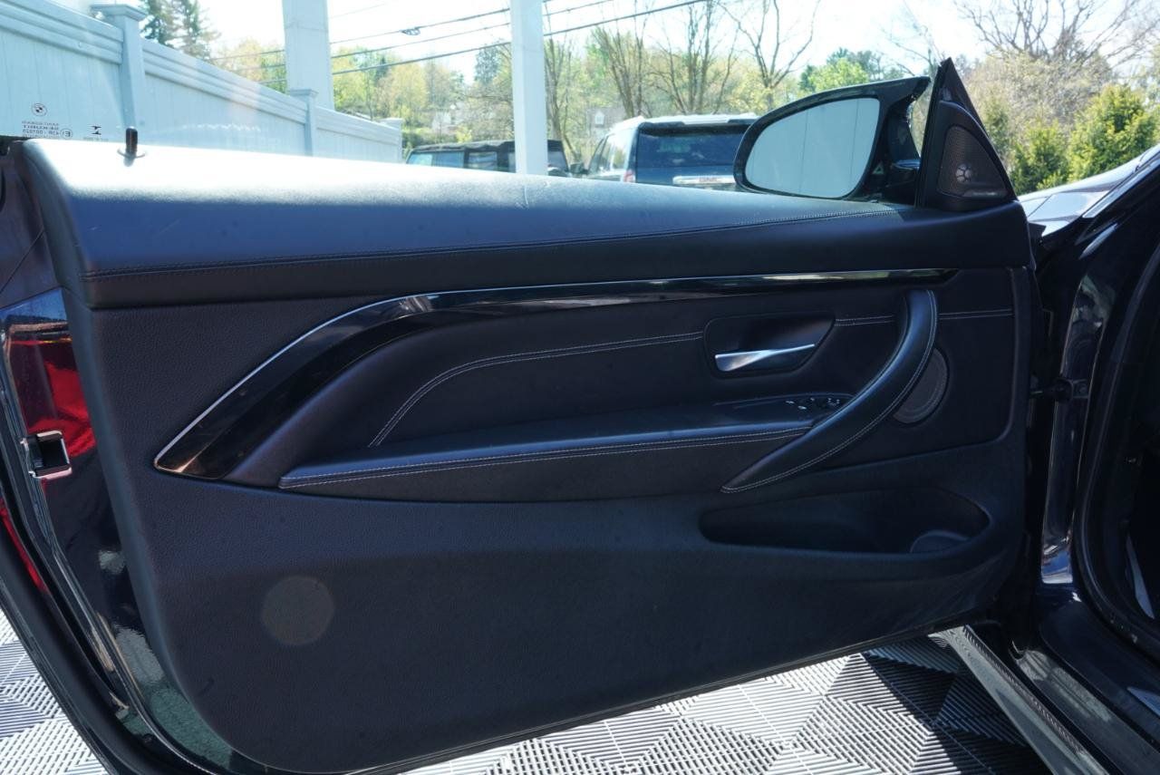 Used 2016 BMW M4 Coupe w/ Executive Package RWD image 16