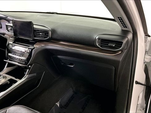 Used 2023 Ford Explorer Limited image 16