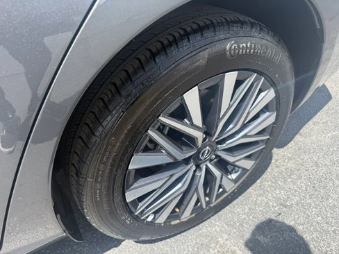 Used 2025 Nissan Altima 2.5 SV FWD image 28