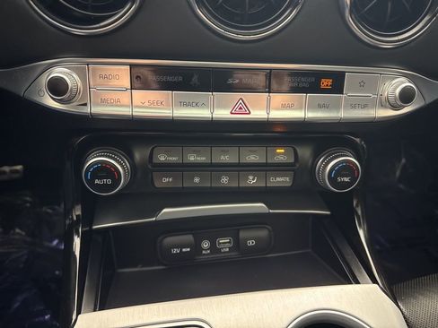 Used 2018 Kia Stinger GT2 AWD/4WD image 19