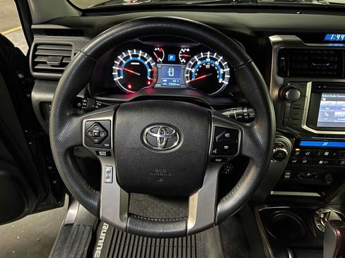 Used 2018 Toyota 4Runner Limited AWD/4WD image 27