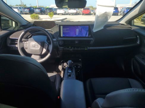 Used 2025 Toyota Prius FWD image 16