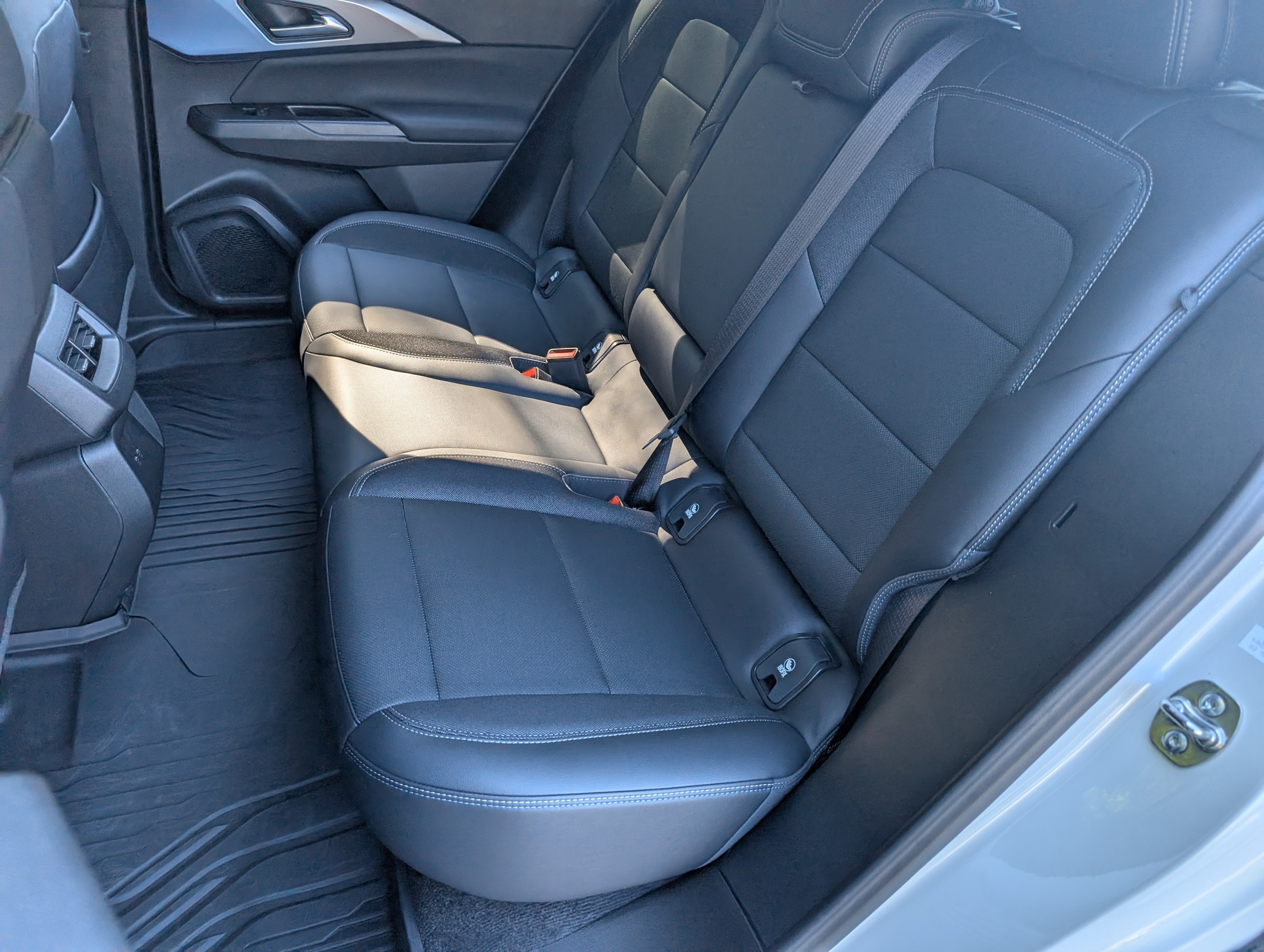 Used 2024 Chevrolet Equinox EV LT w/ LPO, Blackout Package FWD image 16