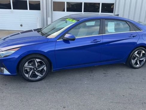Used 2023 Hyundai Elantra Limited w/ Cargo Package FWD image 7