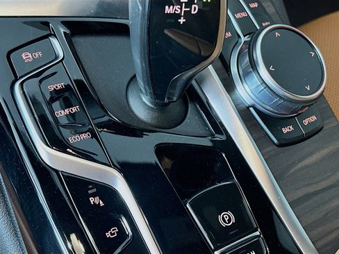 Used 2021 BMW 530i w/ Premium Package image 24