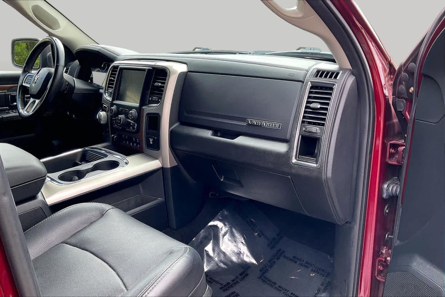 Used 2017 RAM 1500 Laramie w/ Convenience Group AWD/4WD image 16