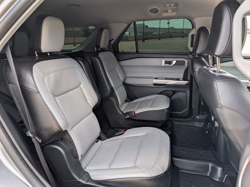 Used 2021 Ford Explorer XLT w/ Equipment Group 202A RWD image 27