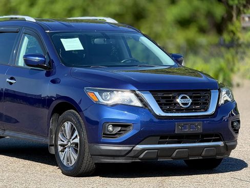 Used 2017 Nissan Pathfinder SV image 10