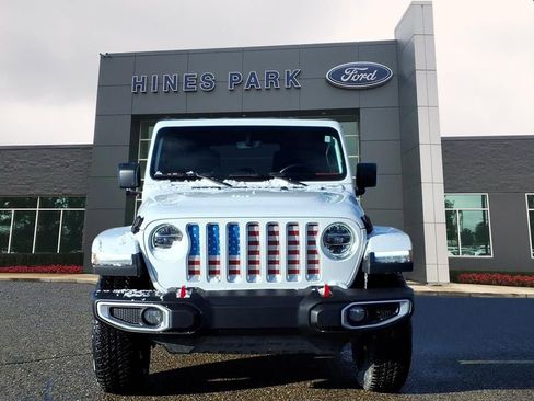 Used 2020 Jeep Wrangler Unlimited Sahara image 2