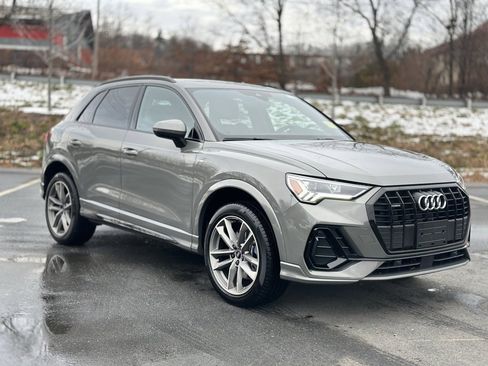 Certified 2025 Audi Q3 2.0T Premium w/ Convenience Package image 9