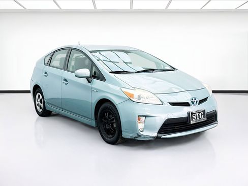Used 2013 Toyota Prius Three image 3
