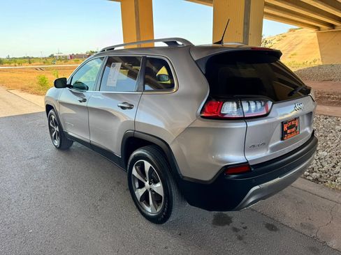 Used 2019 Jeep Cherokee Limited AWD/4WD image 5