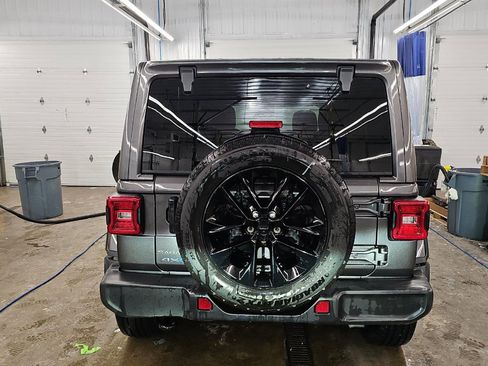 Used 2025 Jeep Wrangler Unlimited Sahara image 5