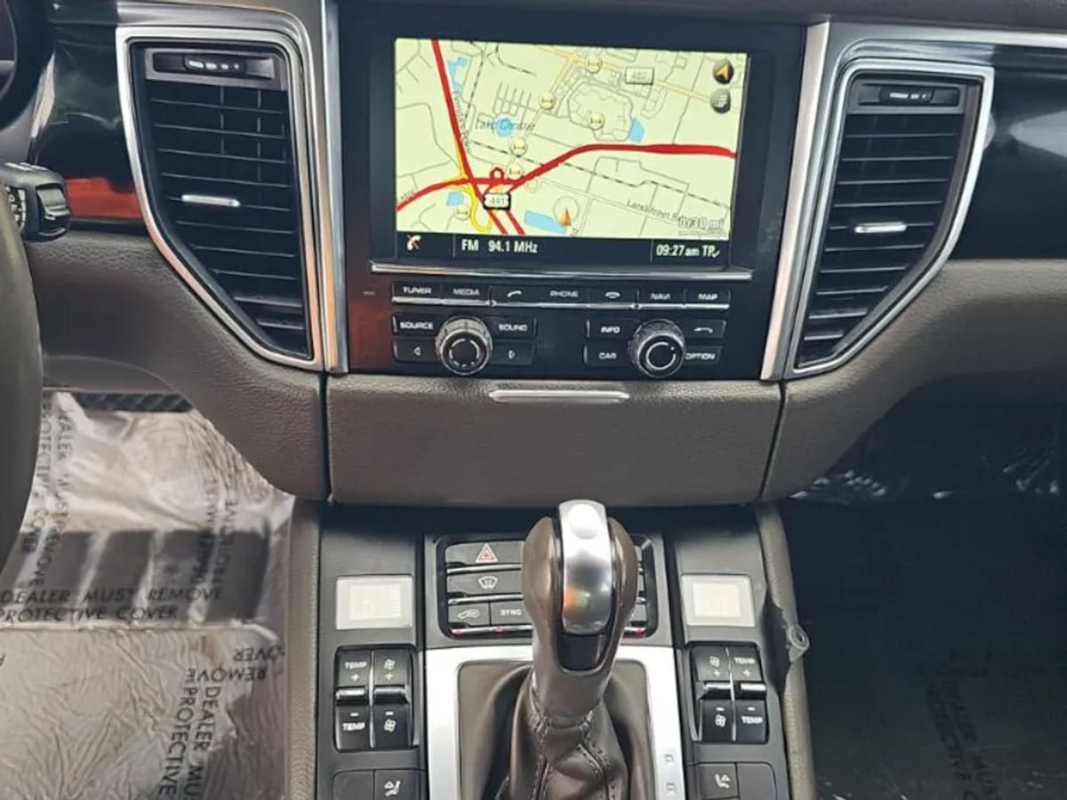 Used 2015 Porsche Macan S w/ Infotainment Package AWD/4WD image 11