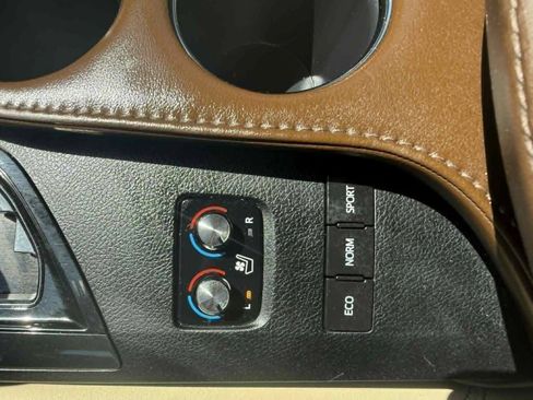 Used 2016 Toyota Avalon Limited w/ Toyota Safety Sense Package FWD image 30