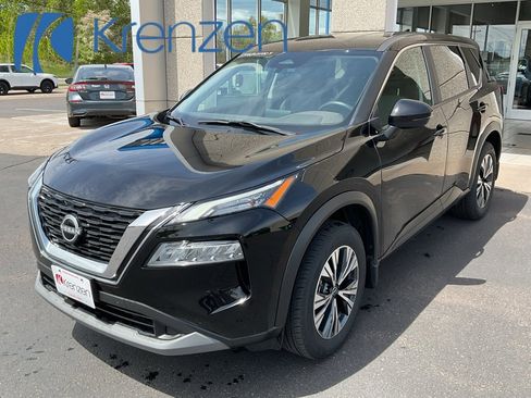 Used 2022 Nissan Rogue SV image 1