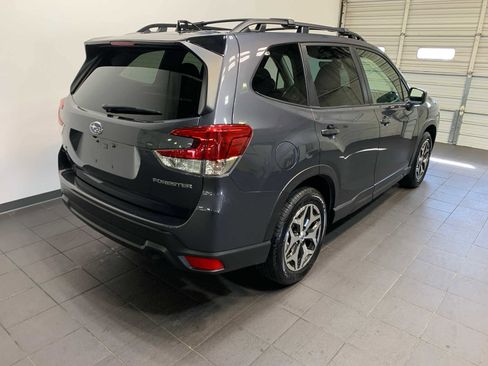 Used 2024 Subaru Forester Premium image 3