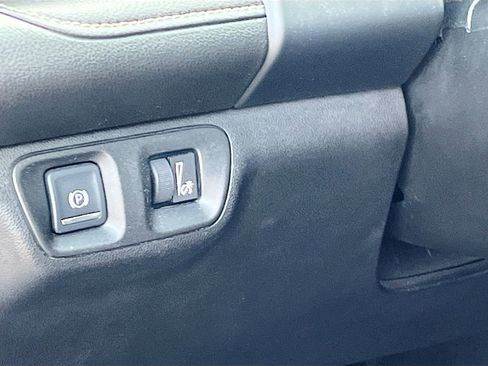 Used 2019 GMC Acadia Denali w/ Technology Package FWD image 10
