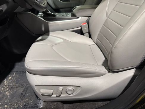 Used 2023 Toyota Highlander XLE image 14