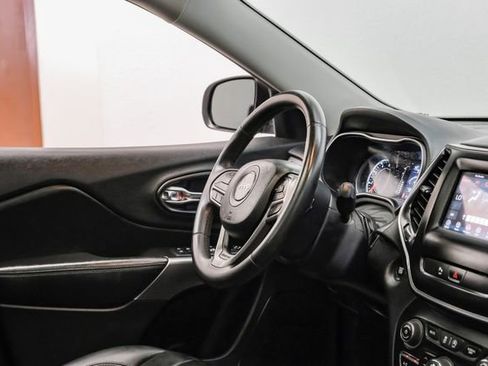 Used 2020 Jeep Cherokee Latitude Plus w/ Comfort/Convenience Group image 14