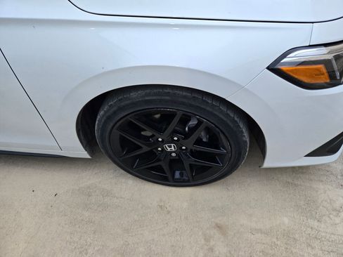 Used 2023 Honda Civic Sport image 9