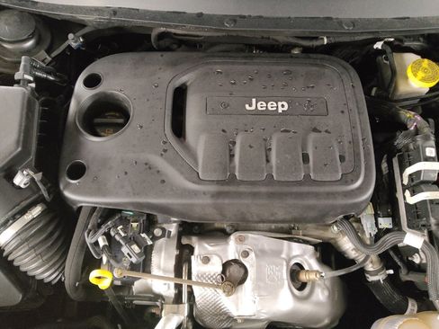Used 2019 Jeep Cherokee Limited image 30