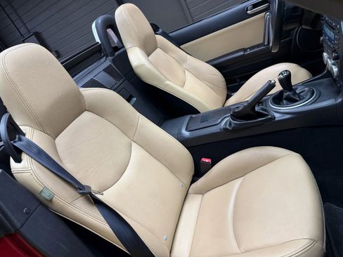 Used 2010 MAZDA MX-5 Miata Grand Touring w/ Premium Pkg image 30