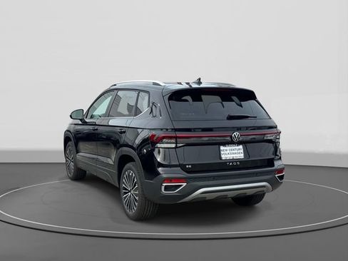 New 2026 Volkswagen Taos SE FWD image 3
