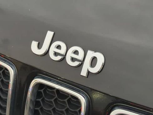 Certified 2018 Jeep Compass Limited w/ Navigation Group AWD/4WD image 4