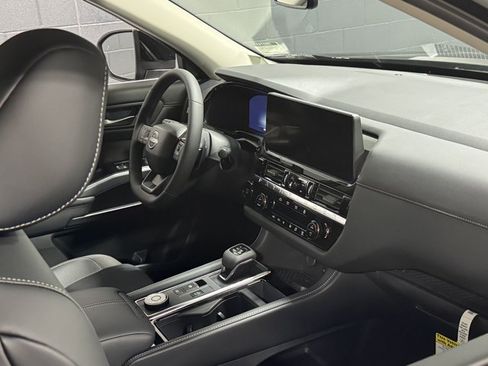 New 2026 Nissan Pathfinder SL AWD/4WD image 17