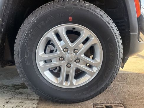 New 2025 Jeep Grand Cherokee Laredo w/ Luxury Tech Group I image 47