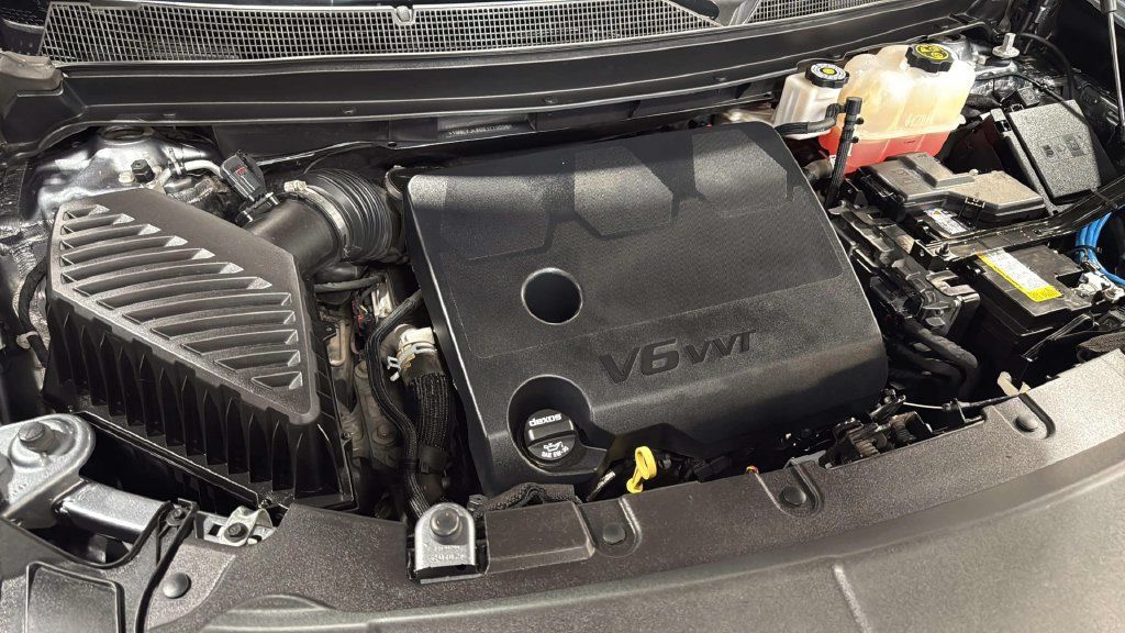 Used 2021 Chevrolet Traverse RS w/ LPO, Floor Liner Package AWD/4WD image 37