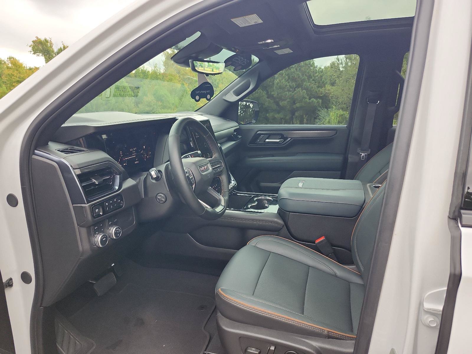 Certified 2025 GMC Yukon AT4 w/ AT4 Premium Package AWD/4WD image 14