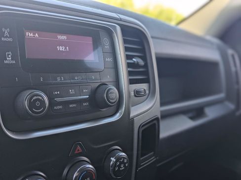 Used 2017 RAM 1500 Express AWD/4WD image 25