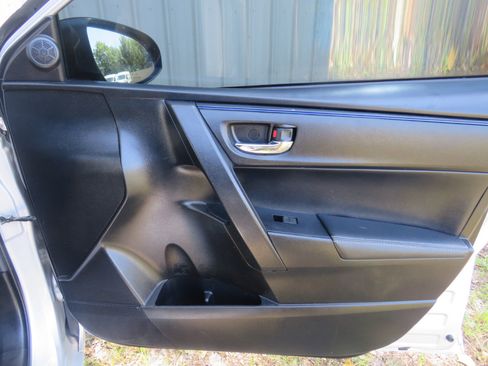 Used 2017 Toyota Corolla LE image 16