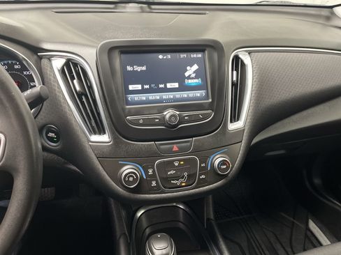 Used 2018 Chevrolet Malibu LT image 15